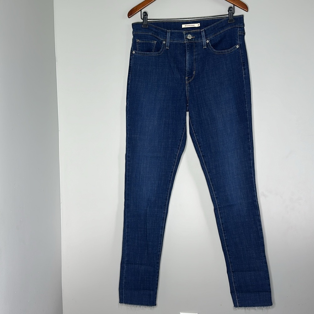 Levi’s Women’s 311 Shaping Skinny Raw Hem Jeans Size W31 L32 (12 Long) NWT - Picture 4 of 9